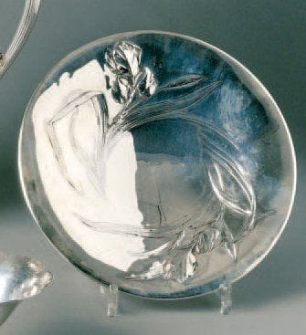 Coupe circulaire sur piédouche en argent...