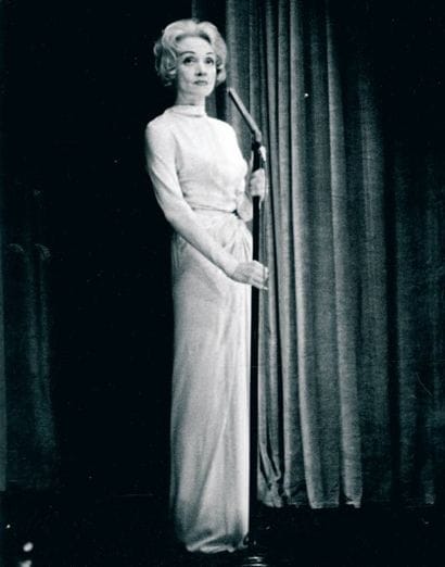 ANONYME
MARLÈNE DIETRICH SUR SCÈNE, circa...