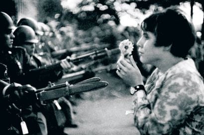 MARC RIBOUD (1923)
FILLE À LA FLEUR Située...