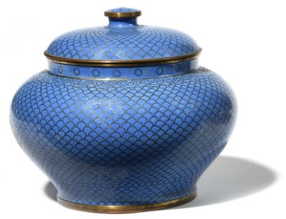 POT COUVERT

émaillé bleu lavande sur en...