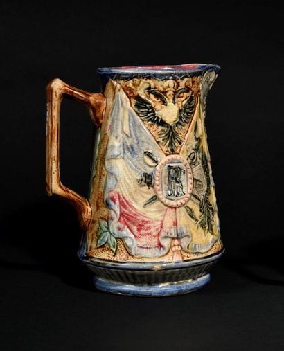 ALLIANCE FRANCO-RUSSE

Carafe avec des figures...