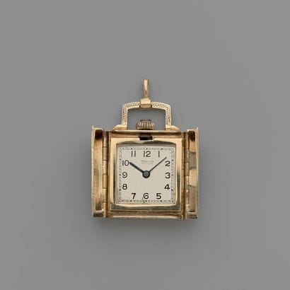 GOLDEN BOUL

About 1900.

Watch bag in gold...