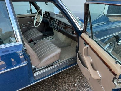 1971 MERCEDES-BENZ 
