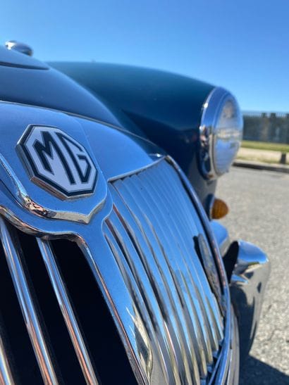 1958 MG 
N° de série : HMD25594 Bel état

Intérieur...