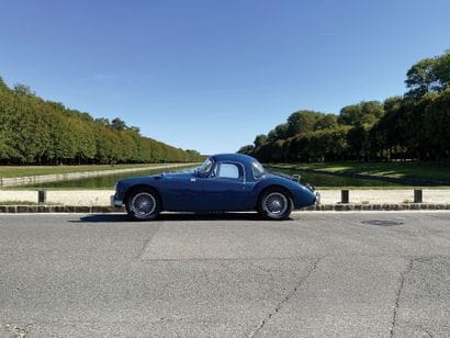1958 MG 
N° de série : HMD25594 Bel état

Intérieur...