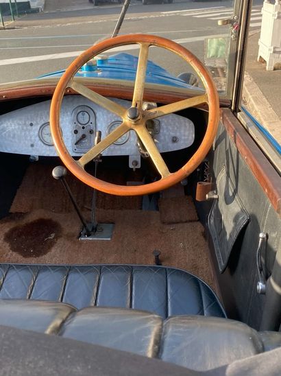 1925 RENALT NN
Chassis N 194301

Carrosserie...