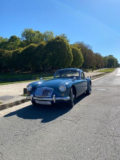 1958 MG 
N° de série : HMD25594 Bel état

Intérieur...