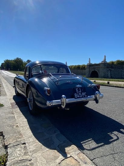 1958 MG 
N° de série : HMD25594 Bel état

Intérieur...