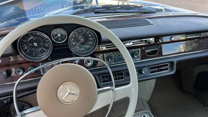1971 MERCEDES-BENZ 
