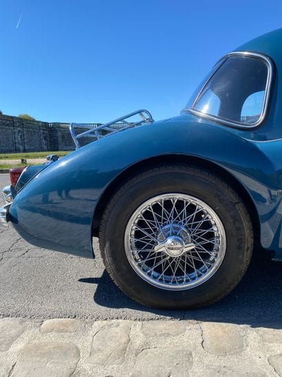 1958 MG 
N° de série : HMD25594 Bel état

Intérieur...