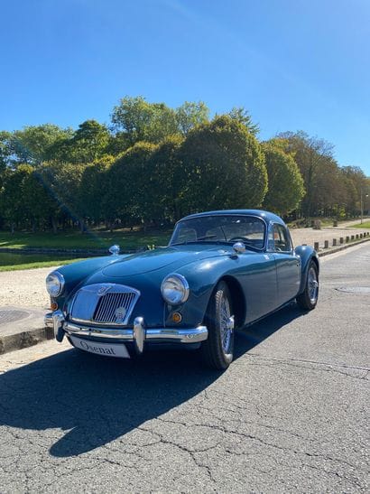 1958 MG 
N° de série : HMD25594 Bel état

Intérieur...