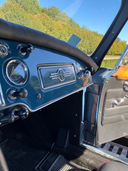 1958 MG 
N° de série : HMD25594 Bel état

Intérieur...