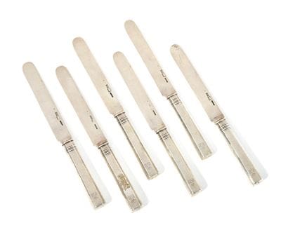 SIX COUTEAUX

Argent

Poinçons : KORDES,...