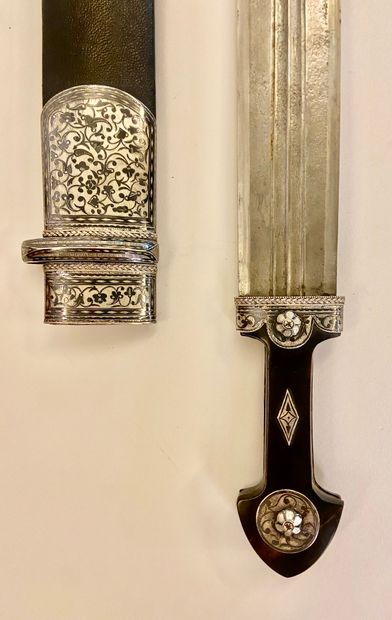 KINDJAL avec son fourreau d’origine

Acier,...