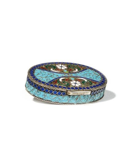 BOÎTE à PILLULES

Argent, émail cloisonné

Poinçons...