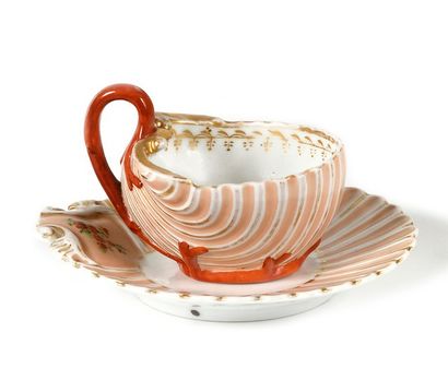 TASSE et SOUS-TASSE en forme de coquillage...