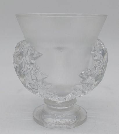 LALIQUE 

St Cloud leaf vase in lalic crystal...