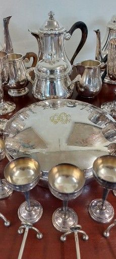 SET OF SILVER METAL PIECES including: 10...