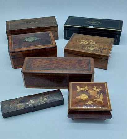 SET OF 7 BOXES in inlaid wood (rosewood,...