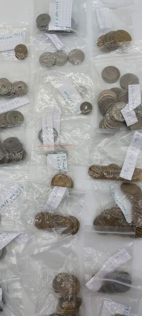 IMPORTANT LOT DE PIECES ANCIENNES