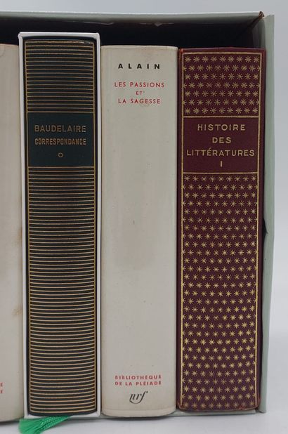 LOT DE NEUF PLEIADES :

- Paul CLAUDEL, Théâtre...