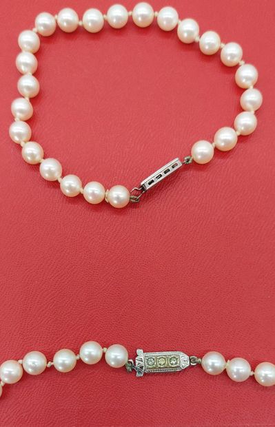 COLLIER ET BRACELET en perles de culture...