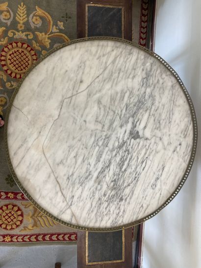 TABLE BOUILLOTTE, STYLE LOUIS XVI.

Dessus...