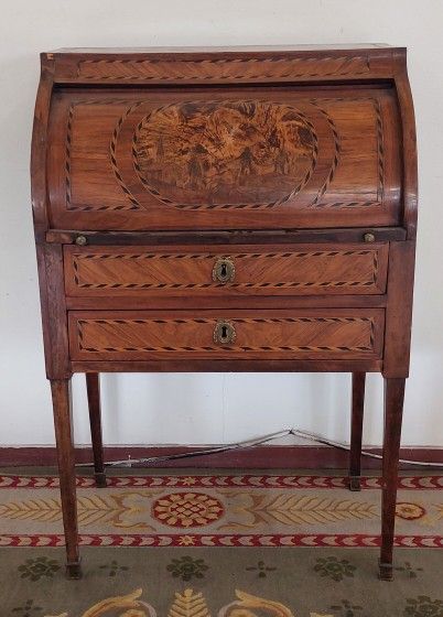 PETIT BUREAU cylindre en bois de placage...