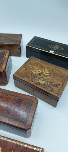 SET OF 7 BOXES in inlaid wood (rosewood,...