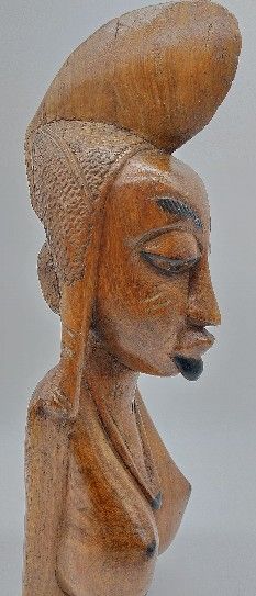 AFRICA

Wooden sculpture of a woman 

XXth...