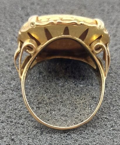 RING holding a gold coin of 20 francs 1886

Gold...