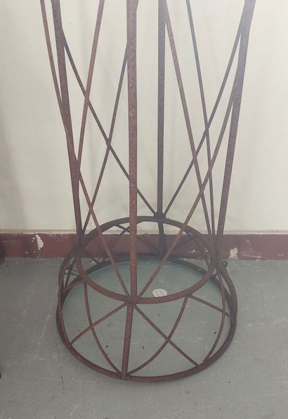 ARCHE AUX ROSIERS en fer forgé

H : 280 cm...