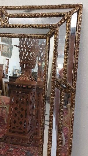 MIROIR bisauté à parecloses et bois doré...