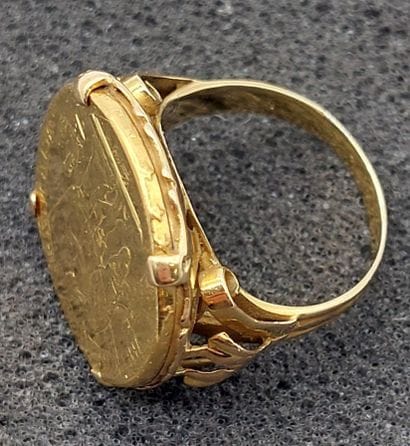 RING holding a gold coin of 20 francs 1886

Gold...