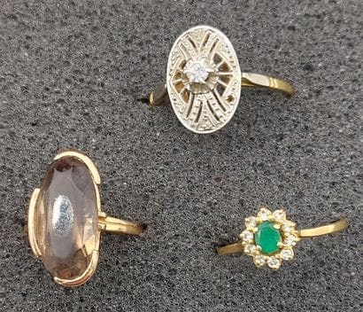 SET 

composed of three rings in 18K gold...