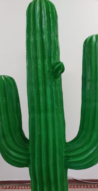 CACTUS en résine verte

H : 185 cm ; L :...