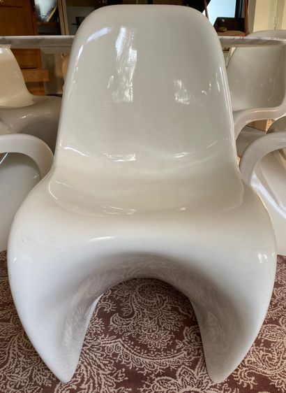 Dans le goût de VITRA

Modèle Panton

Six...