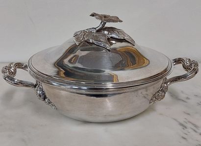 SOUPIERE en argent, prise en forme de fleur

Poinçon...