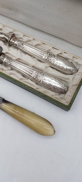 NECESSAIRE A DECOUPER et MANCHE A GIGOT,...