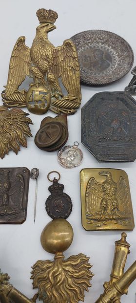 SET OF HISTORICAL SOUVENIRS: brass officer's...