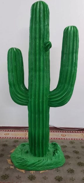 CACTUS en résine verte

H : 185 cm ; L :...