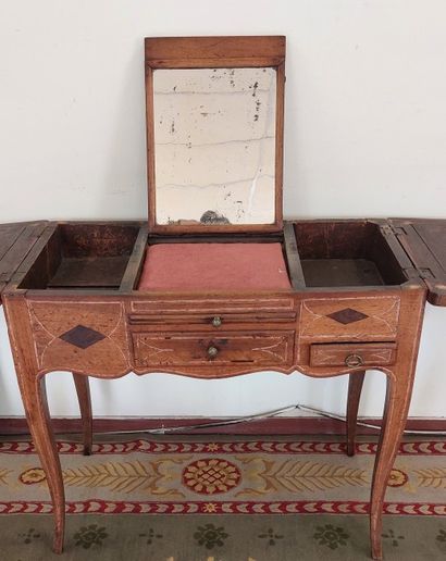 COIFFEUSE en bois de placage et marquerie...
