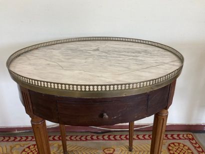 TABLE BOUILLOTTE, STYLE LOUIS XVI.

Dessus...
