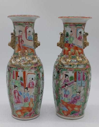 CHINE 

Paire de vases balustres l'un en...