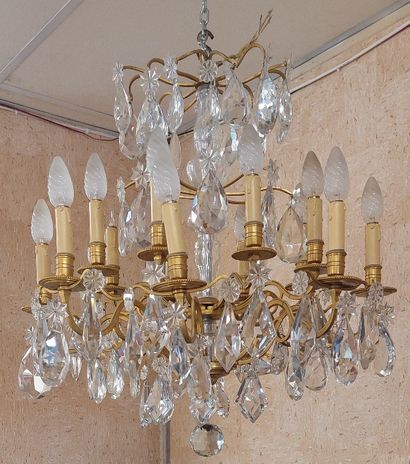 LUSTRE en bronze doré et pampilles de style...