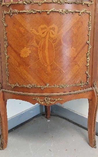 VITRINE ENCOIGNURE en bois de placage et...