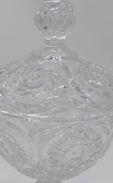 DRAGEOIR en cristal taillé

H : 32 cm