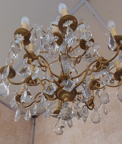 LUSTRE en bronze doré et pampilles de style...