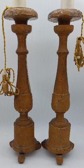 PAIRE DE PIQUES-CIERGES montés en lampe en...