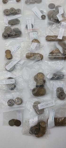 IMPORTANT LOT DE PIECES ANCIENNES
